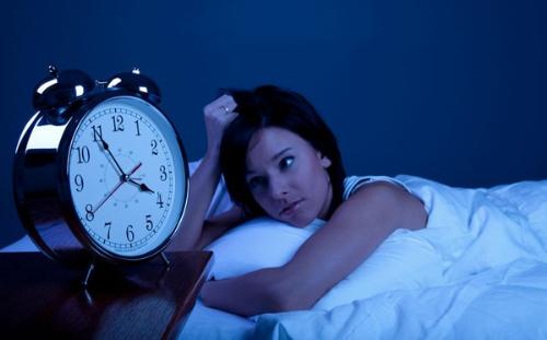 mắc bệnh phụ khoa vì thói quen đi ngủ muộn